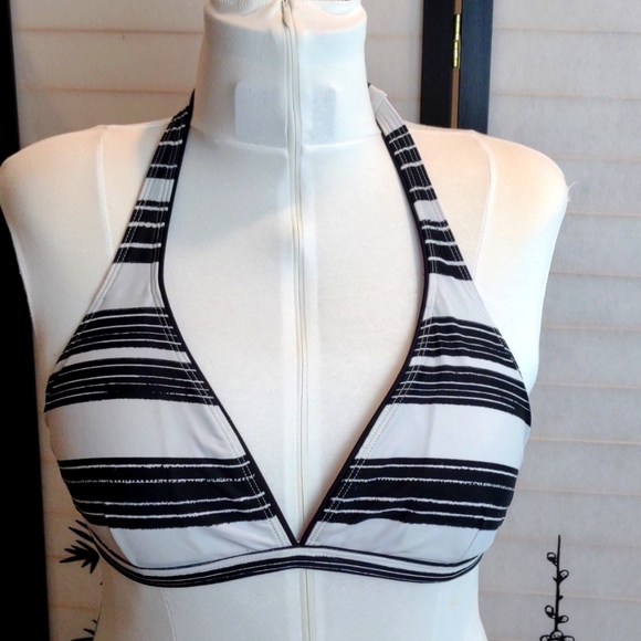 Reversible bikini top. Size Medium stretchy and lightly padded. - Picture 1 of 4